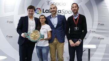 Miguel &Aacute;ngel de Pablos, Joana Pastrana, &Aacute;lvaro Gil-Casares y Pipe G&oacute;mez durante la presentaci&oacute;n del combate de la madrile&ntilde;a.