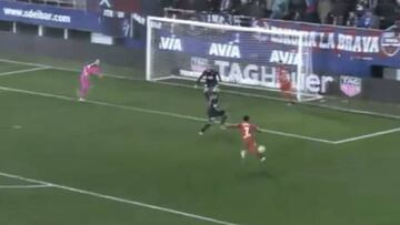 La gran chance que fall車 Iturra ante el Eibar de Orellana