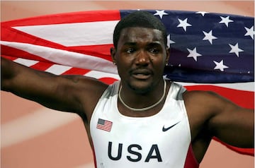 Una oscura carrera es la que ha vivido el atleta estadounidense Justin Gatlin, actual campeón del mundo en los 100 metros planos tras vencer a Usain Bolt. Después de lograr el oro olímpico en Atenas 2004, cayó en desgracia al ser sancionado el 22 de agosto del 2006 por la Agencia Antidopaje de Estados Unidos e inhabilitado por cuatro años.