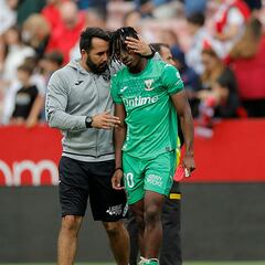 Todos arropan a Diomande