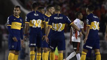 Boca Juniors&#039; footballers react at the end of the 0-0 tie against River Plate during their Argentine Superliga first division football match at the &quot;Monumental&quot; stadium in Buenos Aires, Argentina, on September 1, 2019. (Photo by JUAN MABROMATA / AFP)