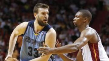 Marc Gasol ante Chris Bosh.