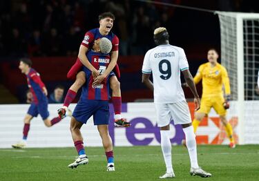 Partidazo del defensa central de la cantera del conjunto azulgrana. En la imagen, celebra con Ronald Araujo el tanto de Robert Lewandowski (3-1).