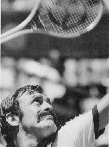 John Newcombe: el bigote más famoso del tenis, el gran sacador