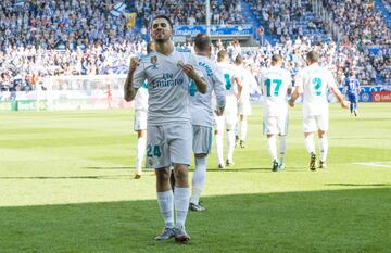 Después de perder contra el Betis a media semana, el Real Madrid se redimió al vencer 1-2 de visitante al Alavés en la jornada 6 de LaLiga de España. Dani Ceballos fue la gran figura del encuentro, con su doblete que paró, de momento, las dudas que planean sobre el equipo de Zidane. El resultado dejó a los merengues en el lugar 5 de la tabla, a 7 puntos del Barcelona, líder invicto del campeonato.