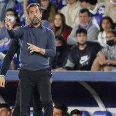 Quique: "Estamos cansados de penaltis que se revisan de reojo"