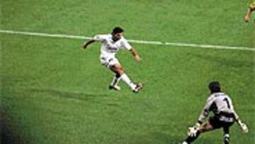 <b>GOLAZO</b>. El portugués marcó su segundo gol con el exterior.