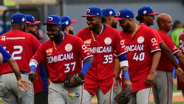 Jugadores de Tigres de Licey festejan tras vencer a Agricultores de Cuba.