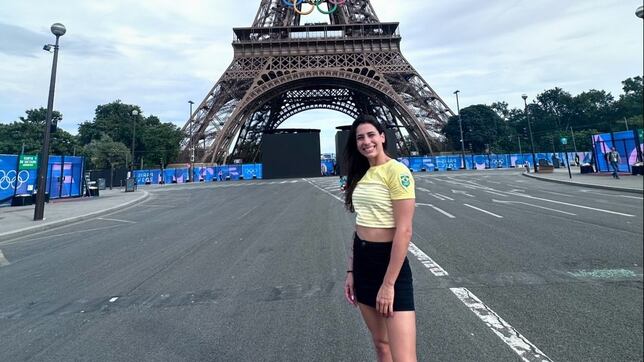 Brasil expulsa de los Juegos a una nadadora... ¡por visitar la Torre Eiffel!