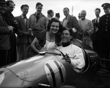 En 1949 fichó por el equipo británico HWM y ganó el campeonato británico de Fórmula 2 en 1949 y 1950.