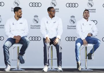 Gustavo Ayón, Thompkins y Campazzo.