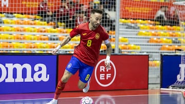 Mario Rivillos, en un partido con la Selección.