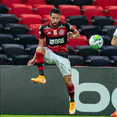 Flamengo de Isla gana y acecha a Inter de Porto Alegre