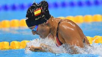 Michelle Alonso compite durante la final de los 100 metros braza de los Juegos Paralímpicos de Río 2016.