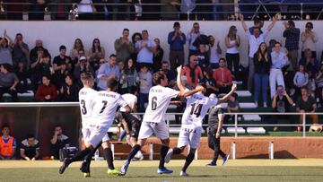 El f¨²tbol balear suspende la temporada sin descensos y pide "playoffs" expr¨¦s