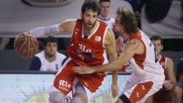 Ogilvy destroza la defensa gallega y da aire al Manresa