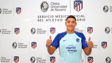 Nahuel posa, tras pasar el reconocimiento médico con el Atlético.