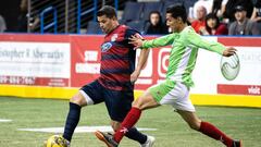 Dos leyendas de la Selecci&oacute;n de Estados Unidos jugaron un partido de f&uacute;tbol indoor contra El Tricolor; Landon Donovan mantiene la paternidad