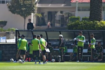 Juan Carlos Osorio charla con los Seleccionados.