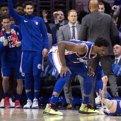 Embiid y Simmons doblegan a unos Spurs muy guerreros