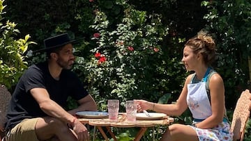 “Tuvimos la fortuna de salir de Chile siendo muy jóvenes; recién ahora, con hijos grandes, tenemos tiempo para pololear”