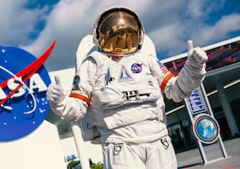 Giro radical de la NASA: permitirá a los astronautas llevar sus móviles a las misiones espaciales