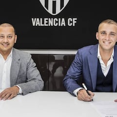 Oficial: Jasper Cillessen ficha por el Valencia hasta junio de 2023