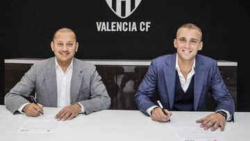 Oficial: Jasper Cillessen ficha por el Valencia hasta junio de 2023