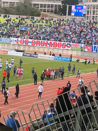 El momento exacto de la agresión a Parra: fue retirado en ambulancia