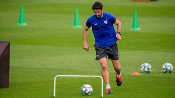 Raúl García se ejercita en Lezama.