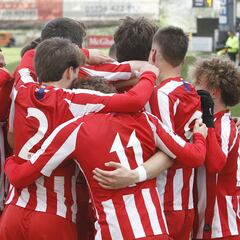 Riquelme lidera la exhibición del Atlético para estar en octavos