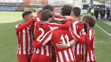 Los jugadores del Atlético celebran el pase a octavos en la Youth League.