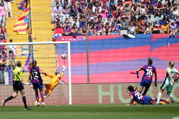 Chelsea's Scottish forward #22 Erin Cuthbert scores the opening goal during the UEFA Women's Champions League semi-final first leg football match between FC Barcelona and Chelsea at the Lluis Companys Olympic Stadium in Barcelona, on April 20, 2024. (Photo by Pau Barrena / AFP)