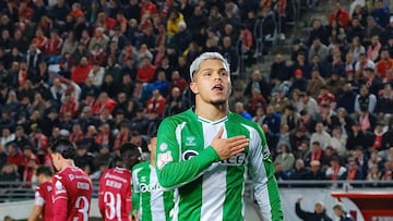 Cucho Hernández celebra su gol ante el Murcia.