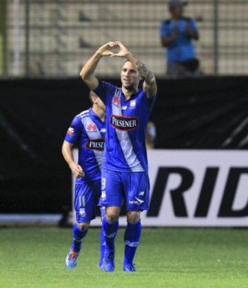 Emanuel Herrera  of Ecuador's Emelec celebrates after scoring against Colombia's Atletico Nacional, during his Copa LIbertadores soccer match at the Jocay Stadium in Manta May 7, 2015. REUTERS/Guillermo Granja