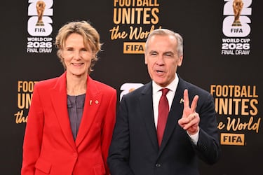 El Primer Ministro de Canadá Mark Carney y su mujer Diana Fox Carney.