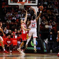 El Valencia asalta El Pireo