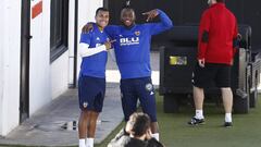 Jeison Murillo, con Batshuayi. 