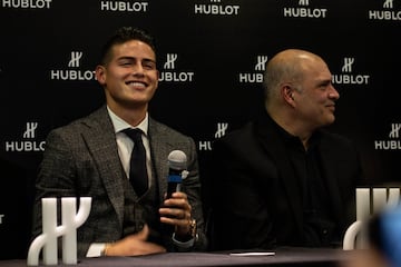 James Rodríguez habló en rueda de prensa en Bogotá. El mediocampista  aseguró que se quedará en Bayern Múnich hasta terminar su contrato en junio del próximo año y dijo que espera que se nombre pronto al técnico de la Selección Colombia.