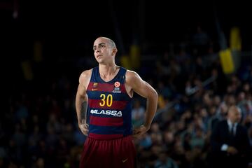 El base puertorriqueño, un talento NBA, llegó al Barcelona ya con 35 años, en lugar de Marcelinho Huertas y para hacer pareja de bases con Tomas Satoransky. Apenas promedió 5,5 puntos y 2,5 asistencias como azulgrana, tuvo problemas con las lesiones y llegó a criticar ante los medios a Xavi Pascual cuando sus minutos y su relevancia en el equipo empezaron a disminuir a medida que avanzaba una temporada en la que quedó claro que Arroyo (que había estado en el Baskonia en 2002) llegó tarde a un equipo de la exigencia del Barcelona. Después, regresó a su país y finalmente se retiró en 2019.