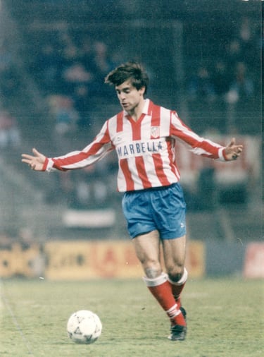 Se crió como futbolista en el Atlético Madrileño. Como rojiblanco jugó 8 temporadas ganando una Liga y 3 Copas del Rey, siendo capitán del equipo titular del doblete. 