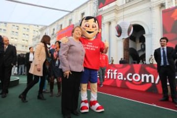 En La Moneda se realizó el lanzamiento del Trophy Tour del Mundial Sub 17. El trofeo recorrerá distintas ciudades de Chile.
