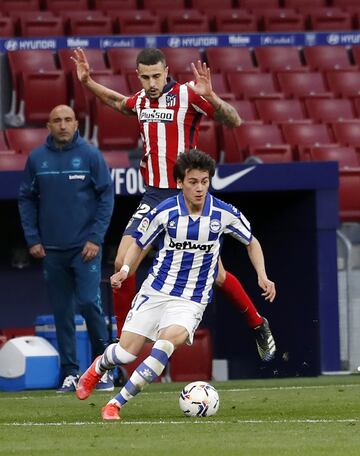 Facundo Pellistri se va de Hermoso en su etapa con el Alavés.
 