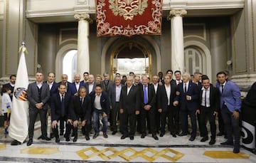 Las leyendas junto a la primera plantilla.