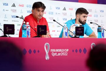 Dalic en una conferencia de prensa junto a Josko Gvardiol durante el Mundial de Qatar