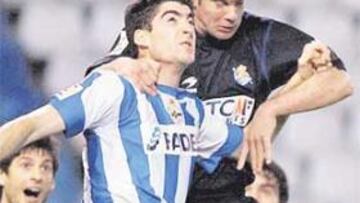 <b>SIN TINO. </b>Arizmendi lo intentó pero no pudo superar a la defensa realista.