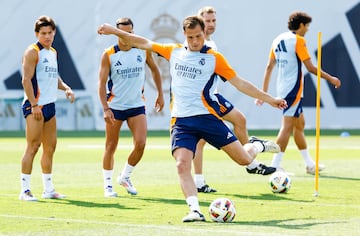 Latasa entrena con el Real Madrid.