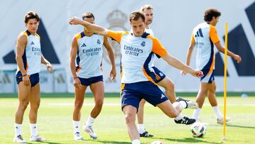 Latasa entrena con el Real Madrid.
