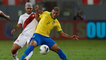 Peru&#039;s Miguel Trauco (L) and Brazil&#039;s Richarlison vie for the ball during their 2022 FIFA World Cup South American qualifier football match at the National Stadium in Lima, on October 13, 2020, amid the COVID-19 novel coronavirus pandemic. (Phot