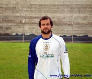 Central surgido en Concepción, marcó presencia en ocho partidos del Sudamericano. Aparte de los lilas, también jugó en Naval y Lota.